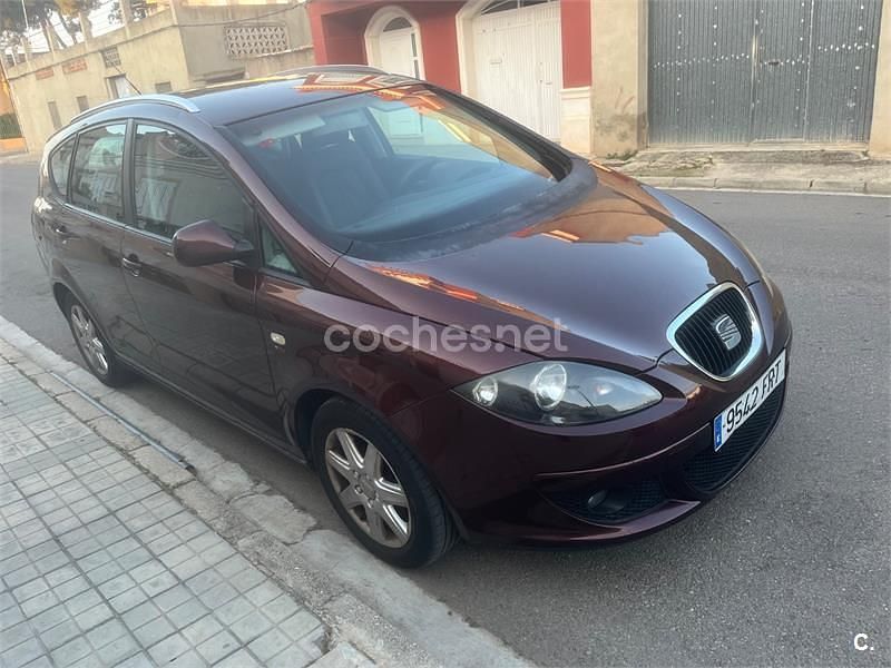 Usado Seat Altea XL Stylance 140 CV (102 kW) 2007 Granate Monovolumen
