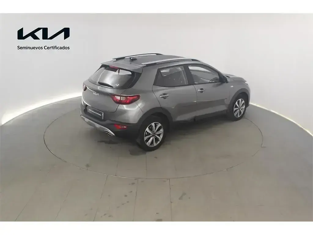 Usado Kia Stonic 100 CV (73 kW) 2025 Gris SUV