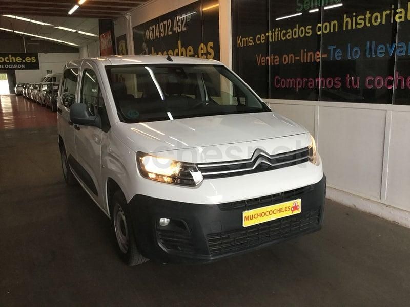 Usado Citroën Berlingo Live 102 CV (75 kW) 2020 Blanco Monovolumen