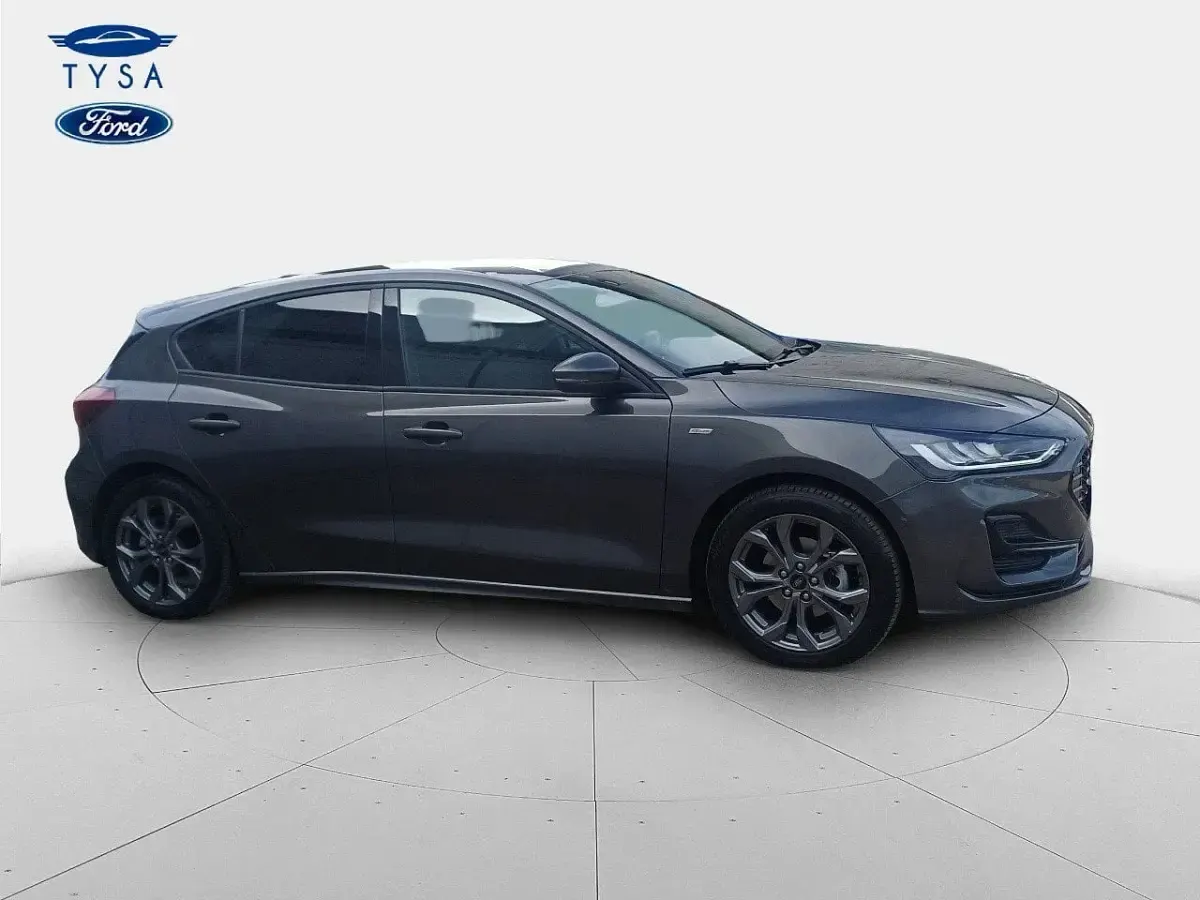 Usado Ford Focus ST-Line 125 CV (91 kW) 2022 Gris magnetic (metalizado) Berlina