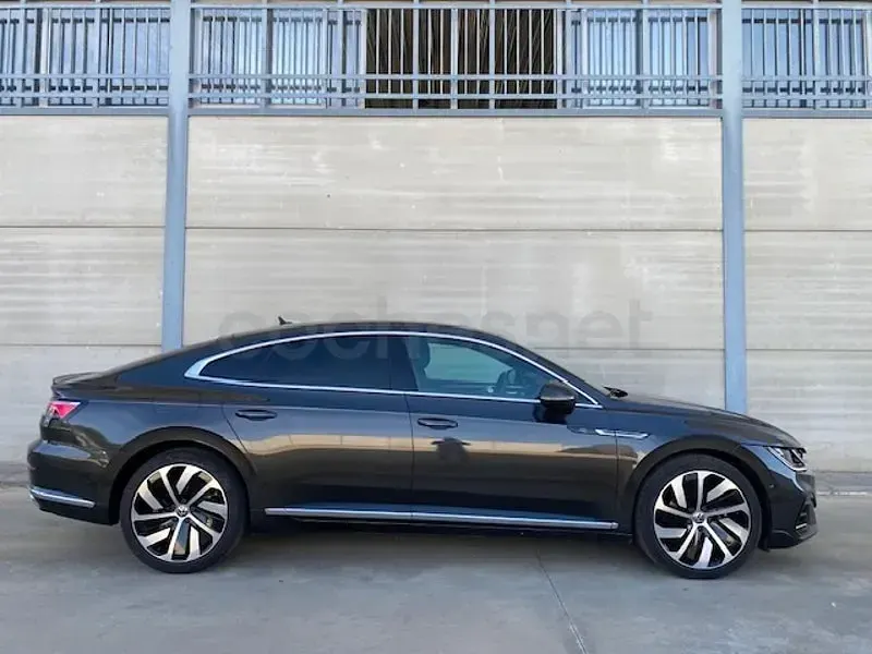 Usado VW Arteon R-line 150 CV (110 kW) 2023 Gris / plata Berlina