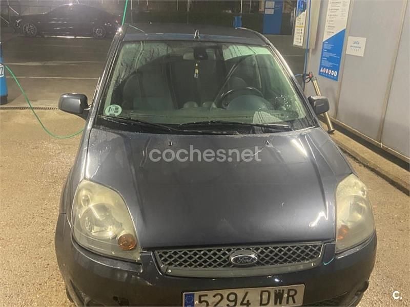 Usado Ford Fiesta Ambiente 68 CV (50 kW) 2006 Negro Utilitario