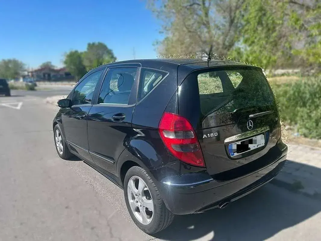 Usado Mercedes A180 Avantgarde 109 CV (80 kW) 2007 Negro Utilitario