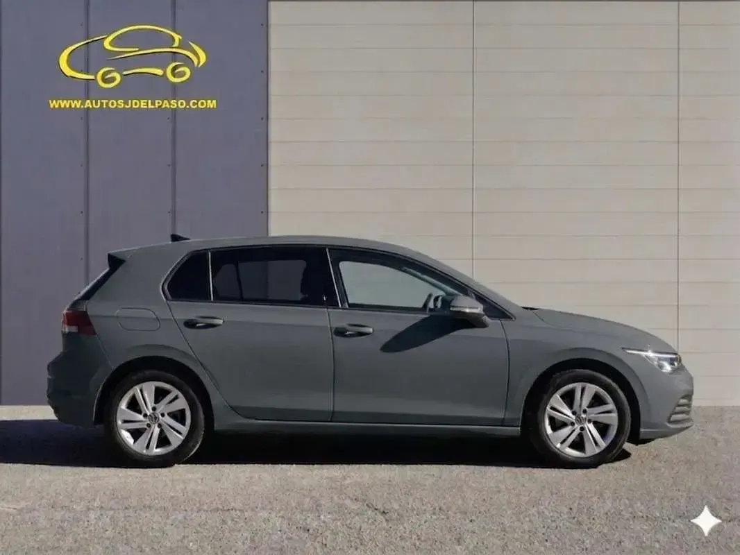 Usado VW Golf VIII Life 110 CV (80 kW) 2020 Gris Utilitario