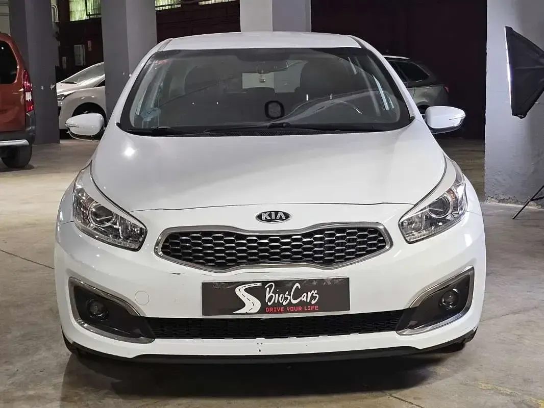 Usado Kia Ceed GT 136 CV (100 kW) 2017 Blanco Utilitario