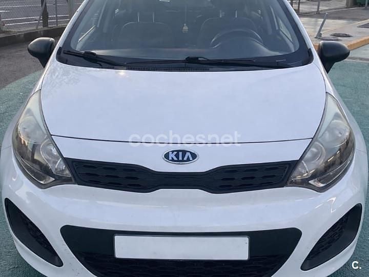 Usado Kia Rio 90 CV (66 kW) 2011 Blanco Berlina