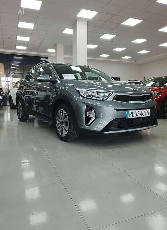 Usado Kia Stonic 79 CV (58 kW) 2023 Gris SUV