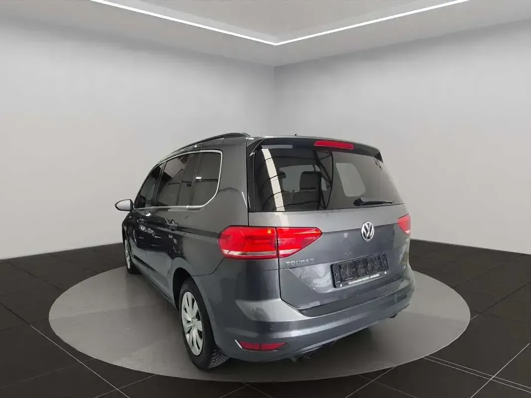 Usado VW Touran 150 CV (110 kW) 2016 Gris Monovolumen