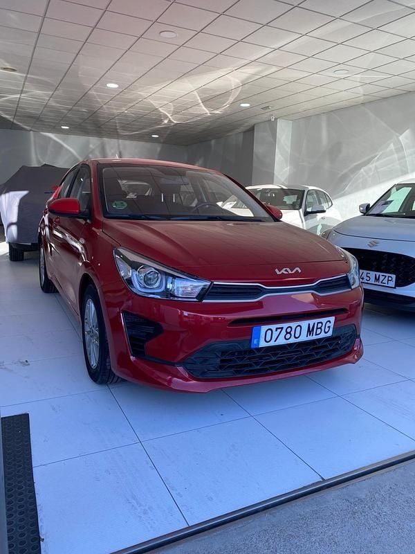 Usado Kia Rio 84 CV (61 kW) 2022 Rojo