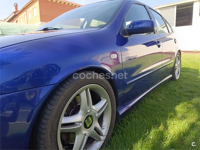 Usado Seat Leon CUPRA 204 CV (150 kW) 2001 Azul Utilitario
