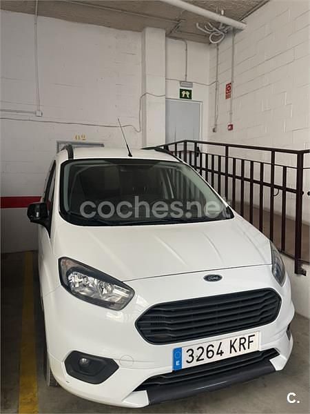 Usado Ford Tourneo Courier Sport 100 CV (73 kW) 2018 Blanco Monovolumen