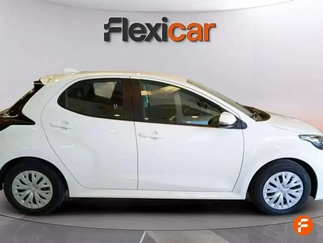 Occasion Toyota Yaris Business Edition 72 PK (52 kW) 2022 Wit Hatchback