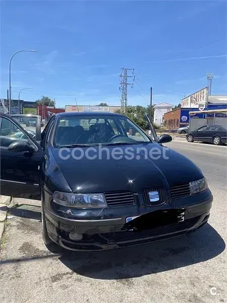 Usado Seat Leon Stella 110 CV (80 kW) 2002 Negro Utilitario