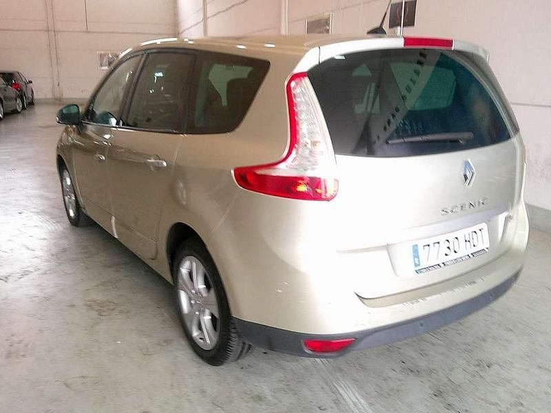 Usado Renault Grand Scénic III Dynamique 131 CV (96 kW) 2011 Beige Monovolumen