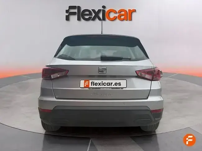 Usado Seat Arona Style 110 CV (80 kW) 2023 Gris SUV