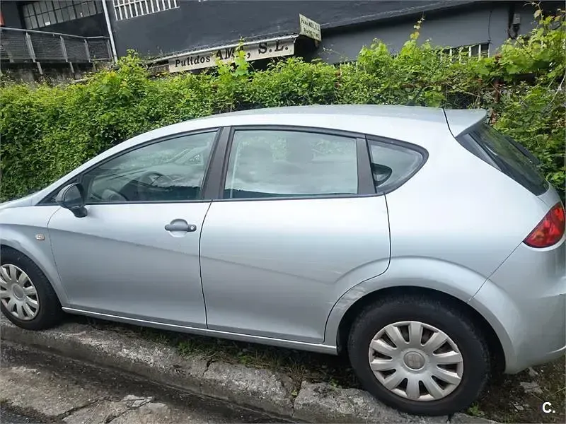 Usado Seat Leon 90 CV (66 kW) 2009 Gris / plata Utilitario