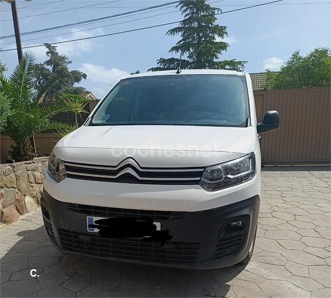 Käytetty Citroën Berlingo Feel 102 HP (75 kW) 2021 Valkoinen Tila-auto