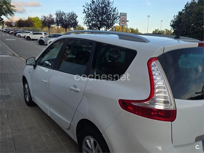 Usado Renault Grand Scénic III LIMITED 130 CV (95 kW) 2015 Blanco Monovolumen