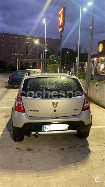 Usado Dacia Sandero Stepway 90 HP (66 kW) 2012 Cinzento Sedan