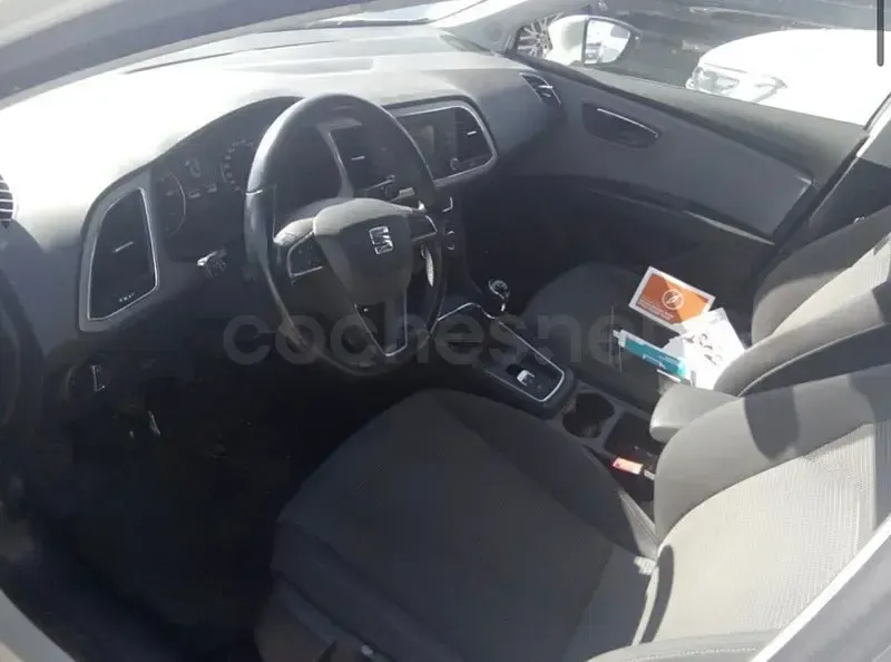 Usado Seat Leon Style 110 CV (80 kW) 2018 Blanco Berlina