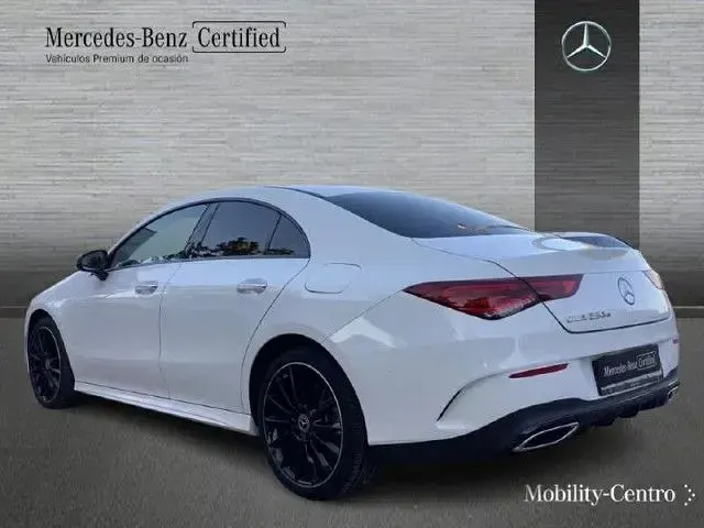 Usado Mercedes CLA250e 218 CV (160 kW) 2022 Blanco polar Coupe