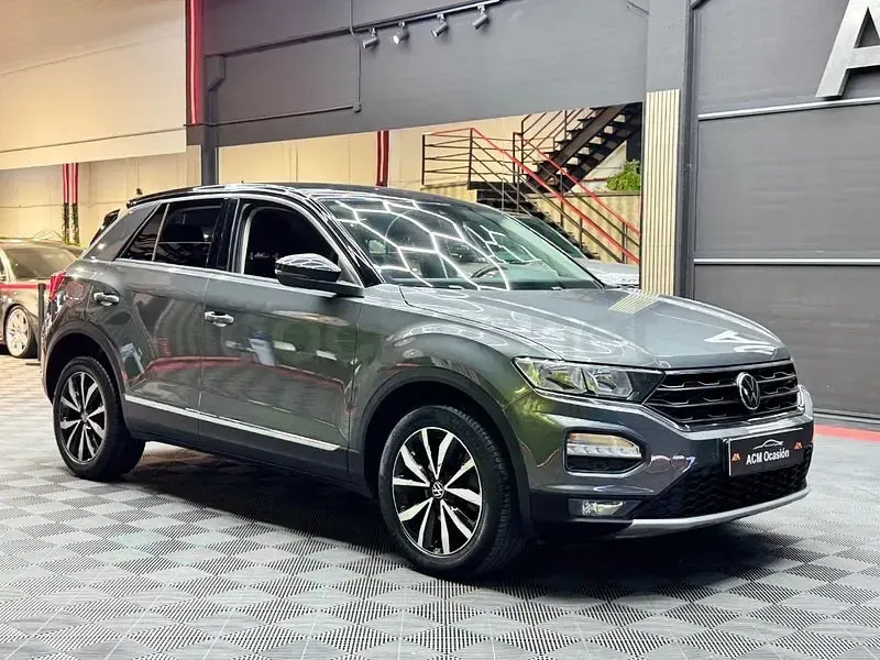 Usado VW T-Roc Sportline 150 CV (110 kW) 2022 Gris / plata SUV