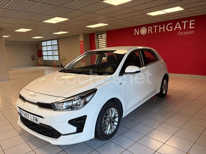 Usado Kia Rio 84 CV (61 kW) 2022 Blanco Berlina
