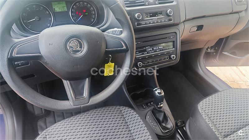 Usado Skoda Roomster Elegance 105 CV (77 kW) 2015 Azul Monovolumen