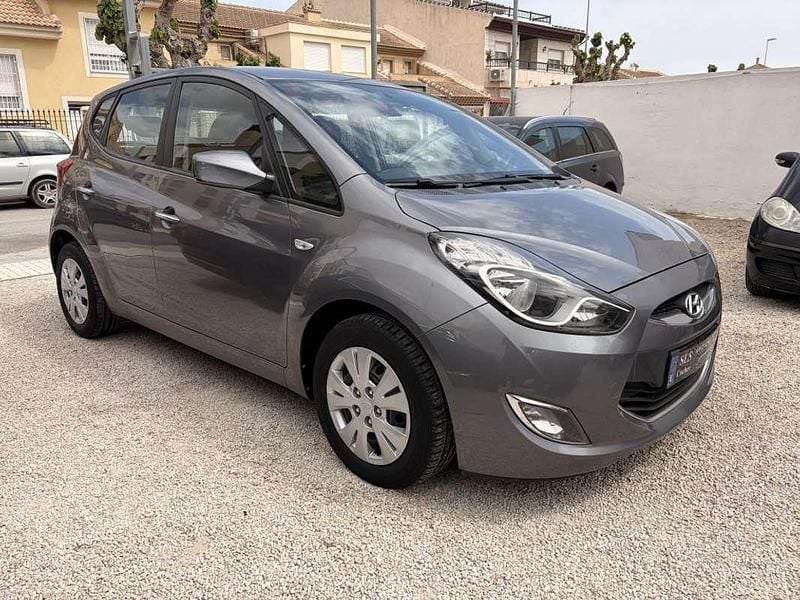 Usado Hyundai ix20 Classic 90 CV (66 kW) 2012 Gris Utilitario