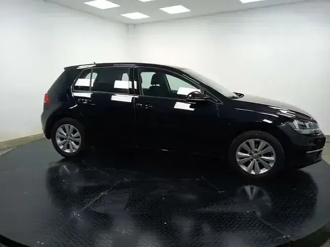 Usado VW Golf VII Comfortline 116 CV (85 kW) 2019 Negro Berlina