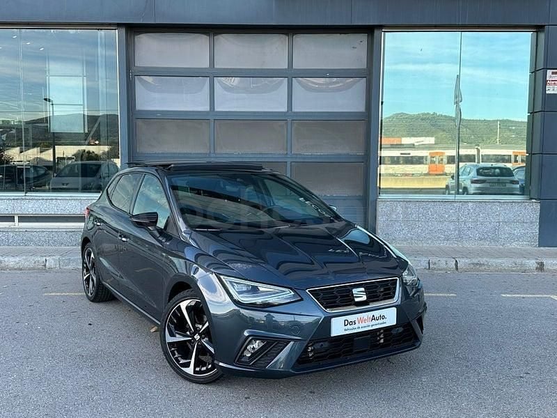 Usado Seat Ibiza FR 110 CV (80 kW) 2022 Negro Utilitario