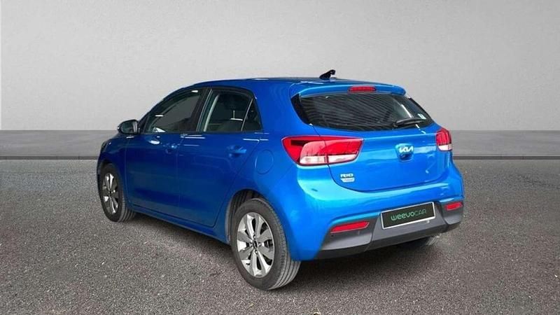 Usado Kia Rio 101 CV (74 kW) 2022 Azul Utilitario