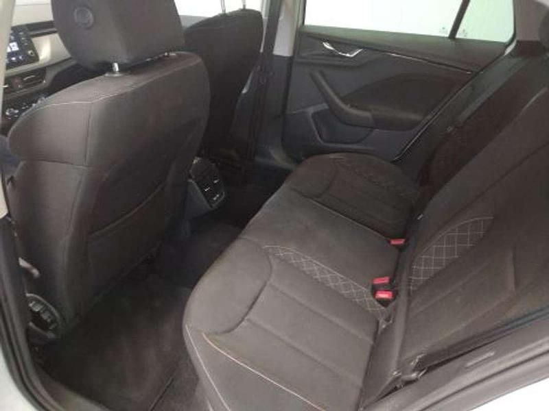 Usado Skoda Scala Ambition 110 CV (80 kW) 2023 Blanco Utilitario