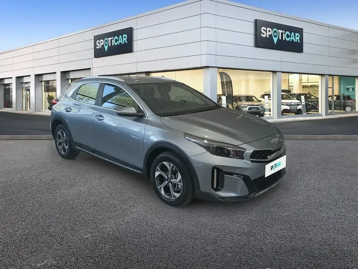 Usado Kia XCeed 100 CV (73 kW) 2025 Gris SUV