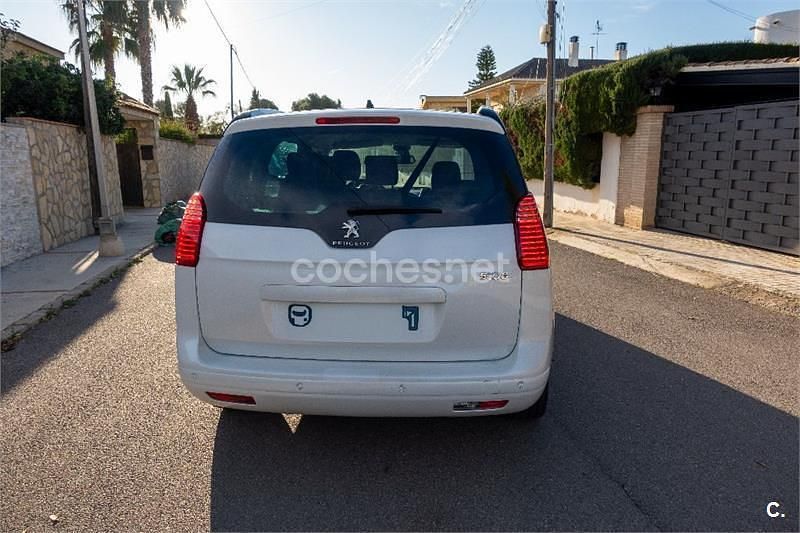 Usado Peugeot 5008 Style 115 HP (84 kW) 2014 Branco Monovolume