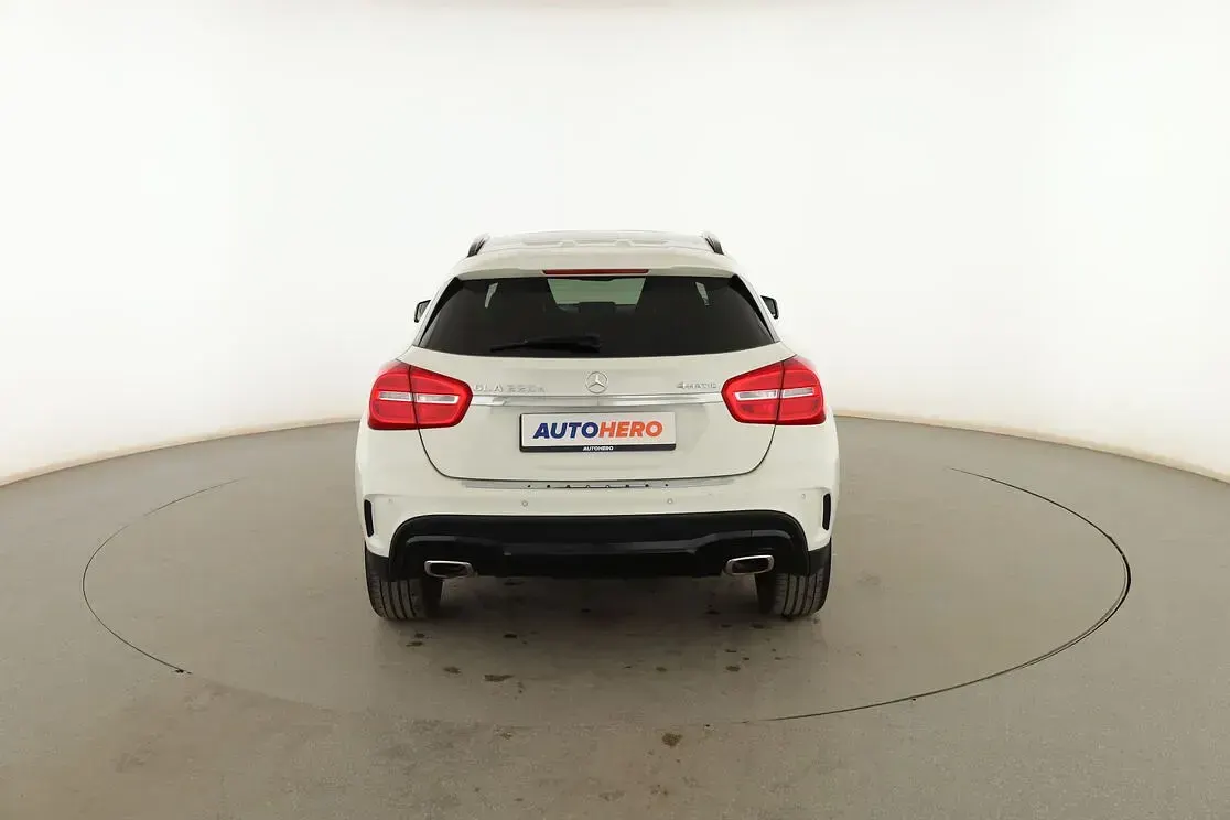 Usado Mercedes GLA220 AMG line 177 CV (130 kW) 2016 Blanco SUV