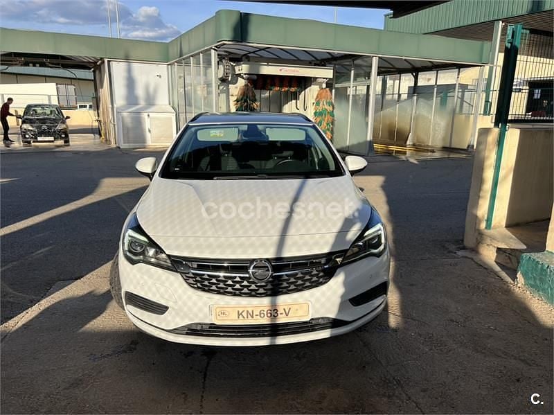 Blanco Usado 2017 Opel Astra Selective Berlina | 8000 € (Precio justo) - Imagen 1/4