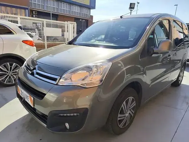 Usado Citroën Berlingo Feel 120 CV (88 kW) 2017 Gris Monovolumen