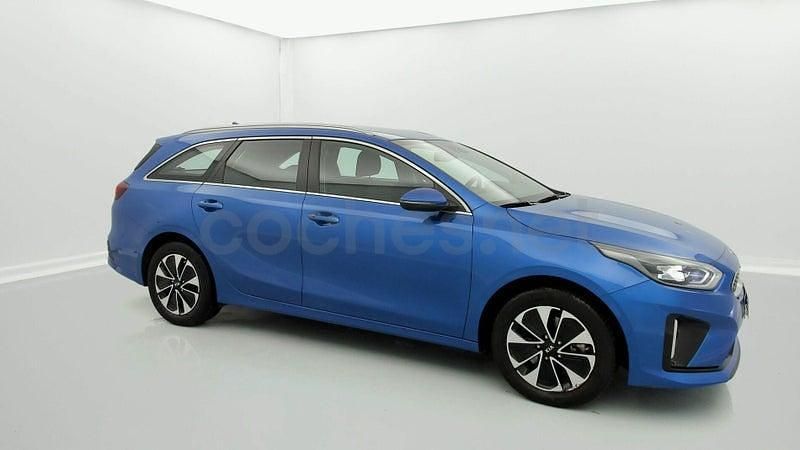 Usado Kia Ceed 141 CV (103 kW) 2021 Azul Utilitario