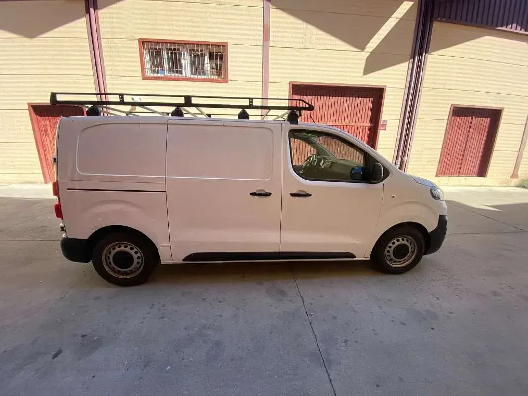 Usado Opel Vivaro S 102 CV (75 kW) 2022 Blanco Monovolumen