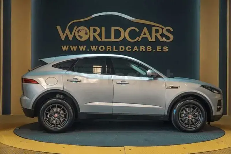 Usado Jaguar E-Pace 163 CV (119 kW) 2021 Gris / plata SUV