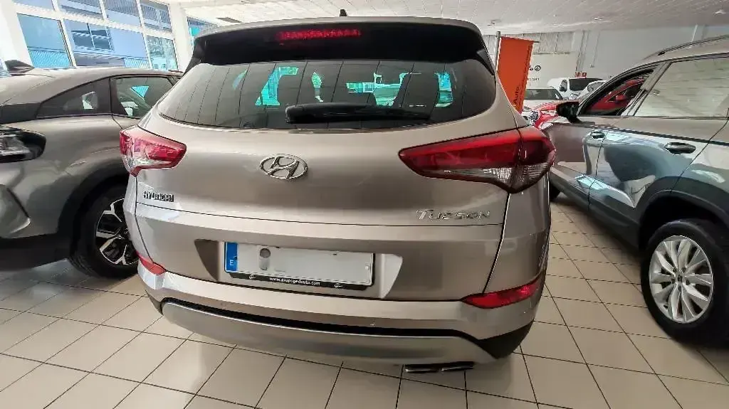 Usado Hyundai Tucson GO! 177 CV (130 kW) 2018 Gris SUV