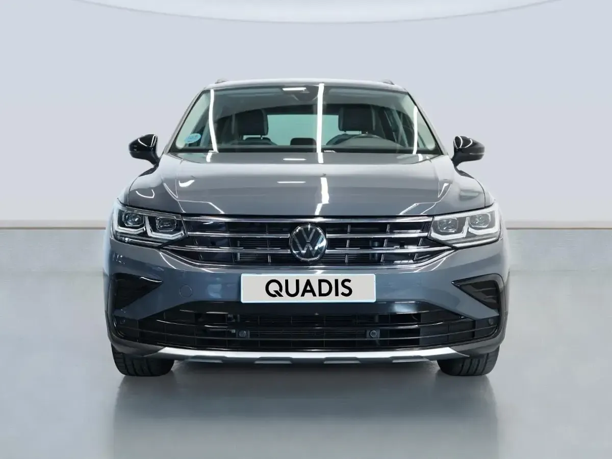 Usado VW Tiguan Sportline 150 CV (110 kW) 2022 Gris SUV