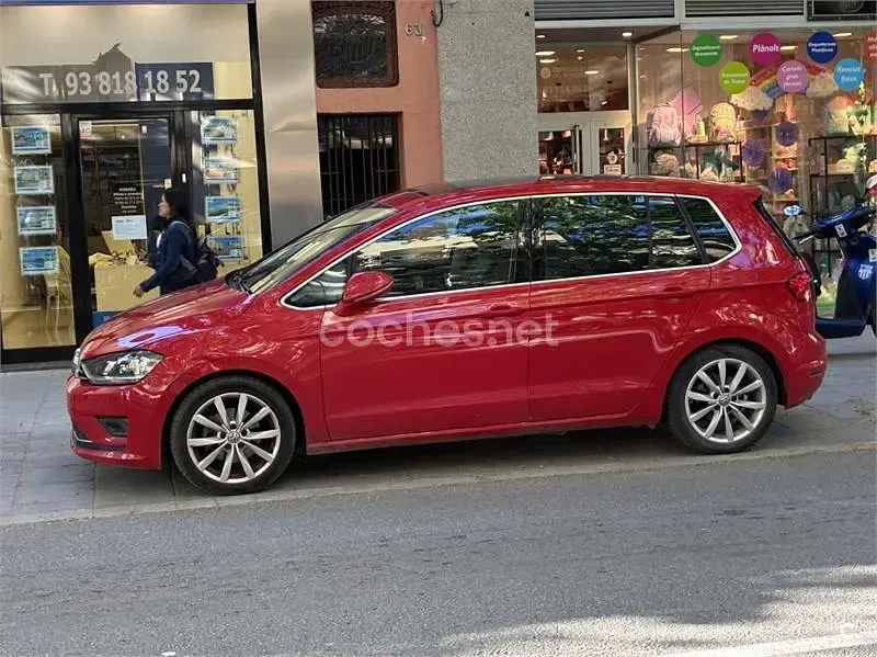 Usado VW Golf Sportsvan Sportline 110 CV (80 kW) 2014 Rojo Monovolumen