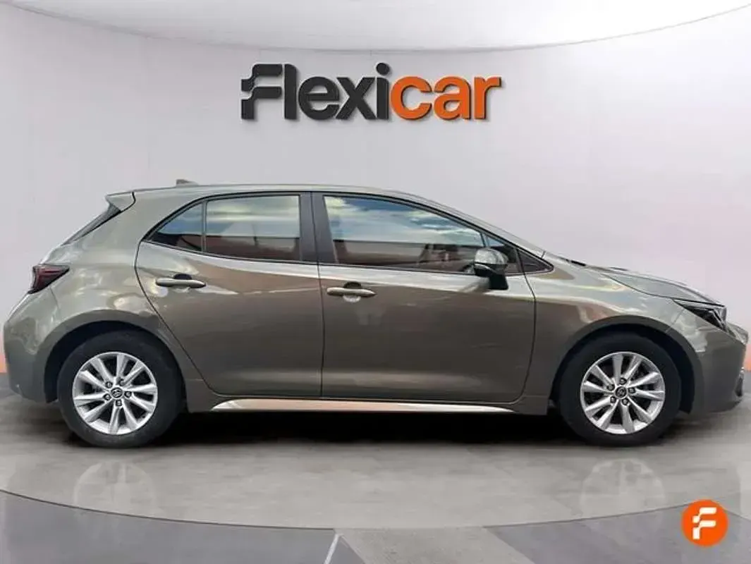 Usado Toyota Corolla Active 140 CV (102 kW) 2024 Gris Utilitario