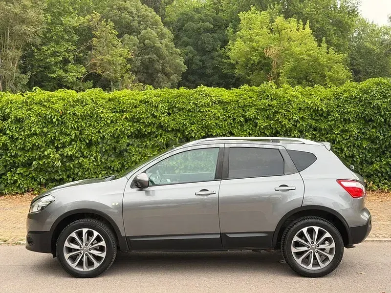 Usado Nissan Qashqai Tekna 130 CV (95 kW) 2012 Gris / plata SUV