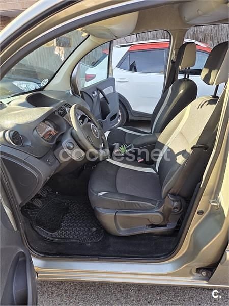Usado Renault Kangoo Dynamique 110 CV (80 kW) 2011 Gris / plata Monovolumen