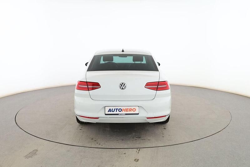 Usado VW Passat Sport 150 CV (110 kW) 2015 Blanco Berlina