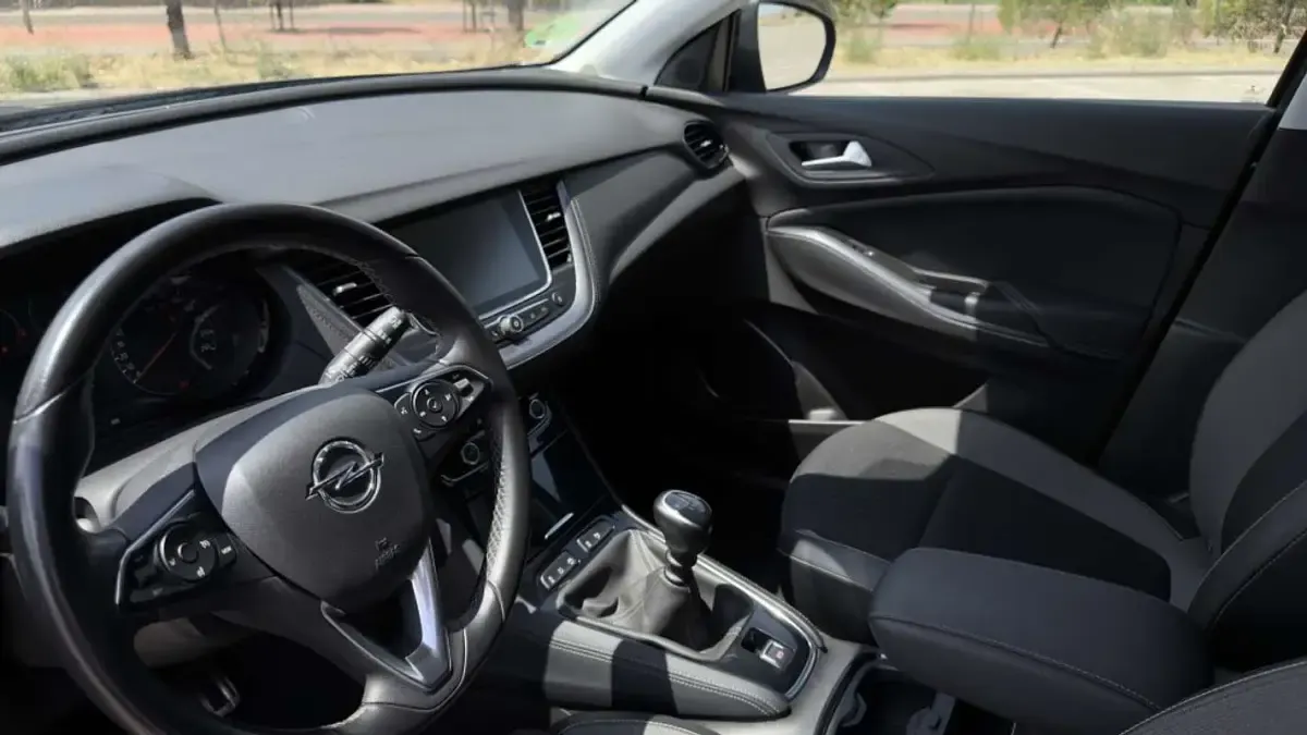 Usado Opel Grandland X Edition 131 CV (96 kW) 2020 Gris SUV