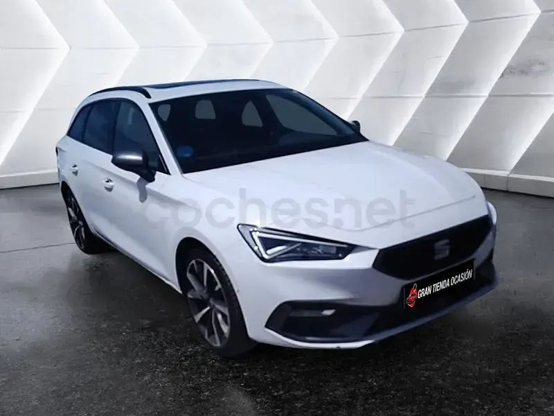 Usado Seat Leon FR 204 CV (150 kW) 2021 Blanco Familiar